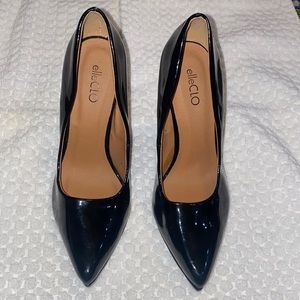 NWOT never been worn black patent pumps size 6.5